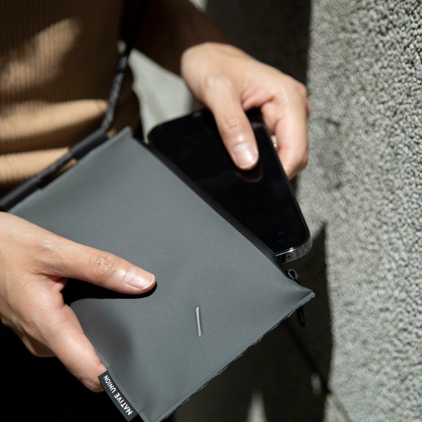 Sling tech pouch Native Union noir – Image 4
